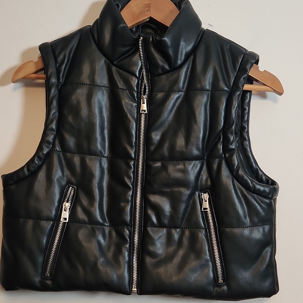 NWOT Superdown Vegan Leather Cropped Puffer Full Zip Vest Size S